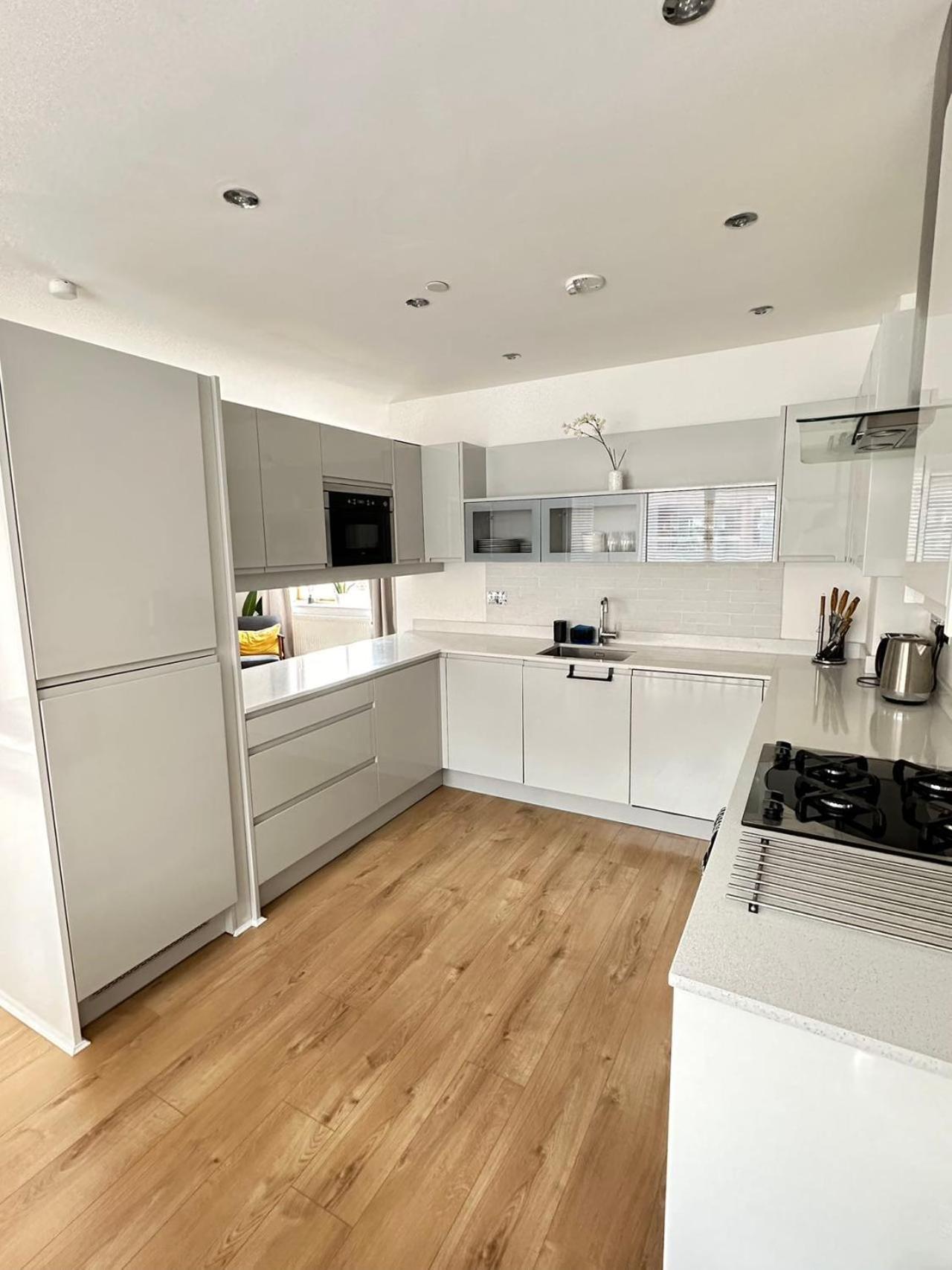 Spacious 4Br 4Ba Gated Townhouse With Balconies, Central Jq Birmingham Bagian luar foto
