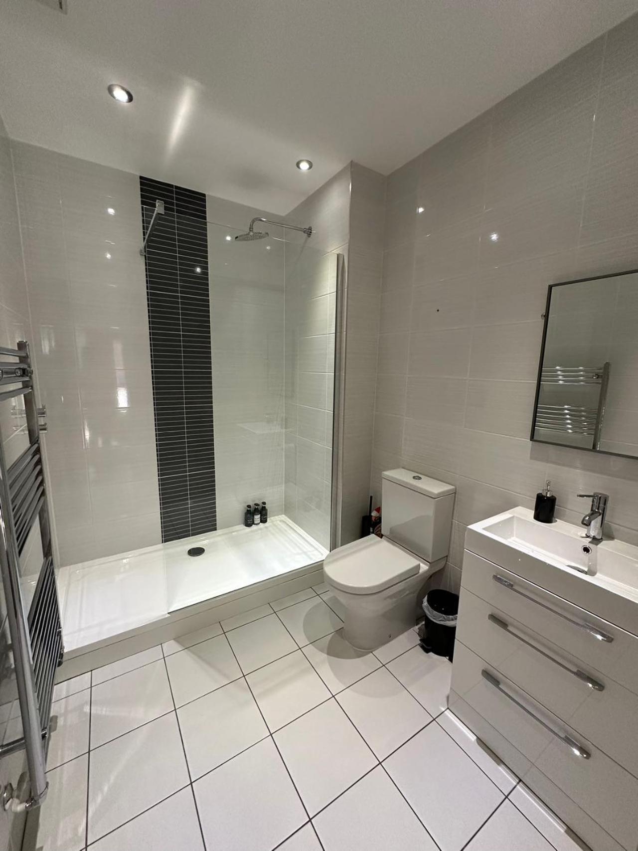 Spacious 4Br 4Ba Gated Townhouse With Balconies, Central Jq Birmingham Bagian luar foto