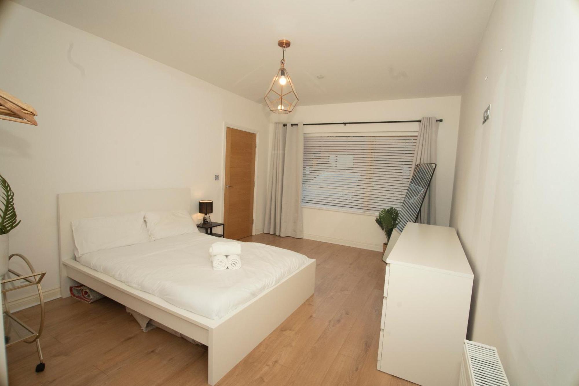 Spacious 4Br 4Ba Gated Townhouse With Balconies, Central Jq Birmingham Bagian luar foto