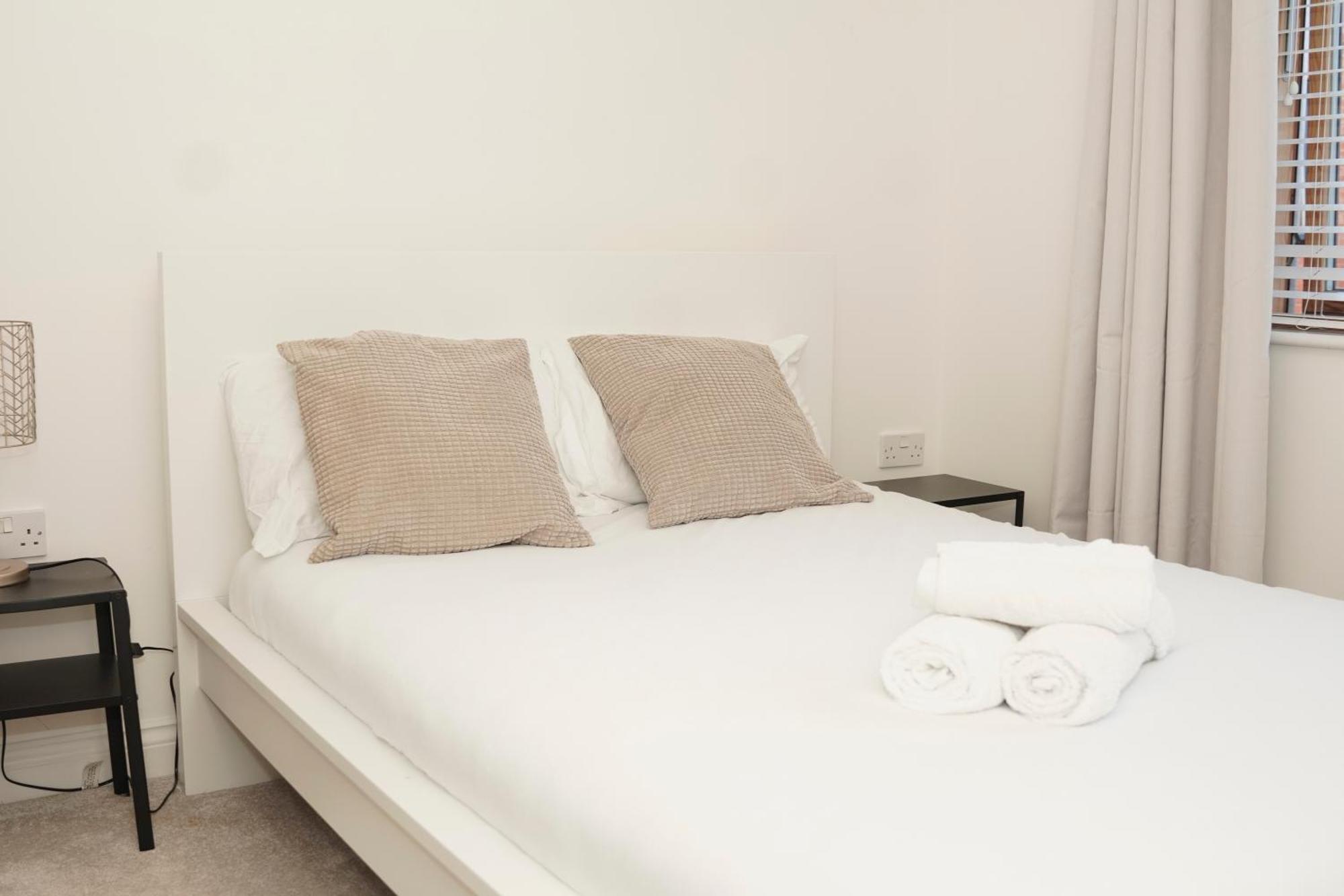 Spacious 4Br 4Ba Gated Townhouse With Balconies, Central Jq Birmingham Bagian luar foto