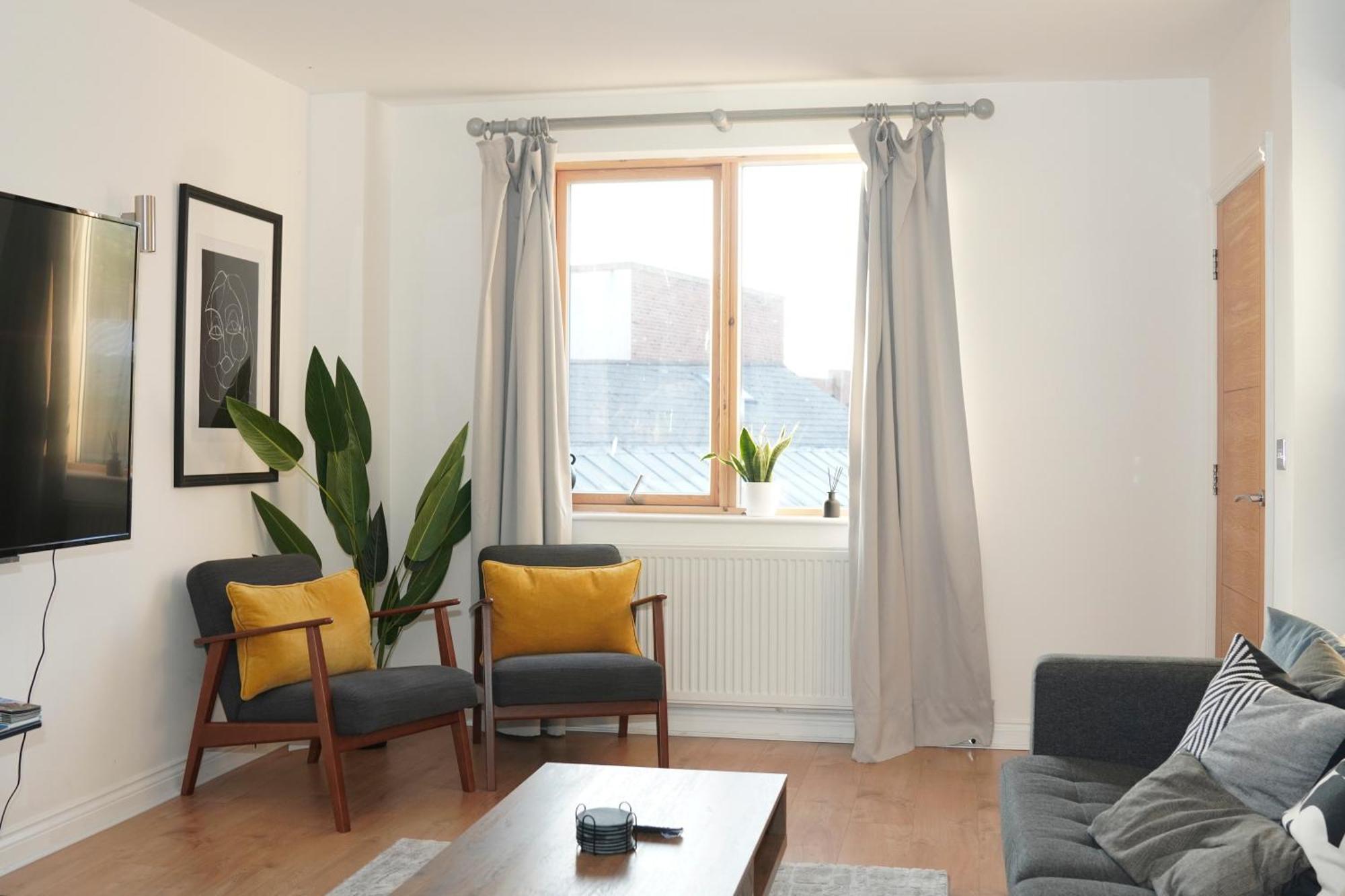 Spacious 4Br 4Ba Gated Townhouse With Balconies, Central Jq Birmingham Bagian luar foto