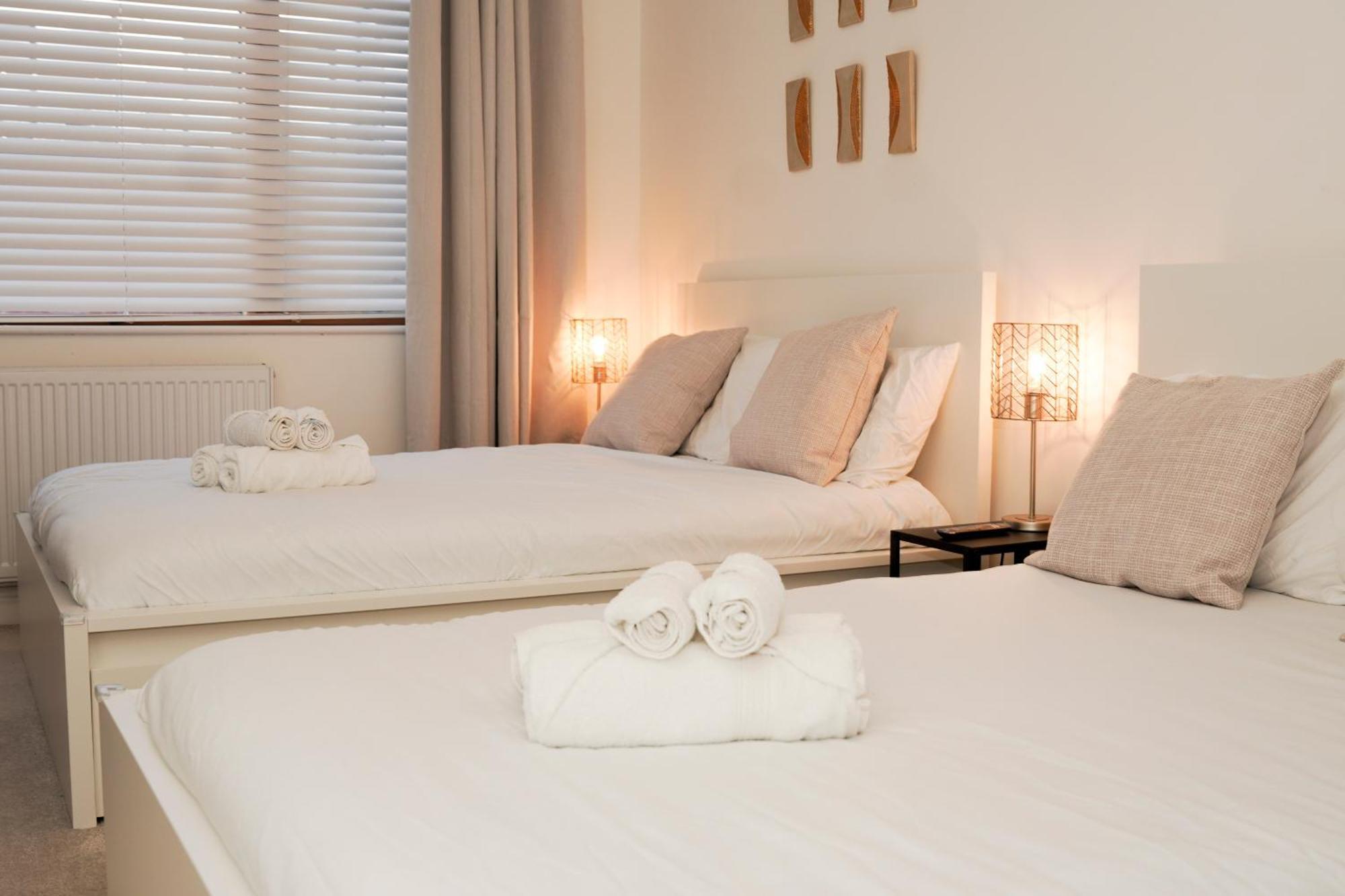 Spacious 4Br 4Ba Gated Townhouse With Balconies, Central Jq Birmingham Bagian luar foto