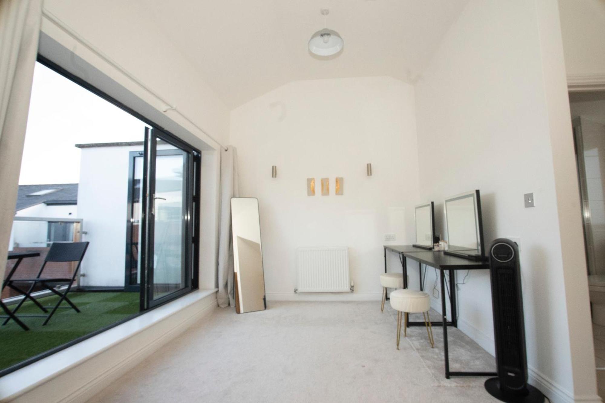 Spacious 4Br 4Ba Gated Townhouse With Balconies, Central Jq Birmingham Bagian luar foto