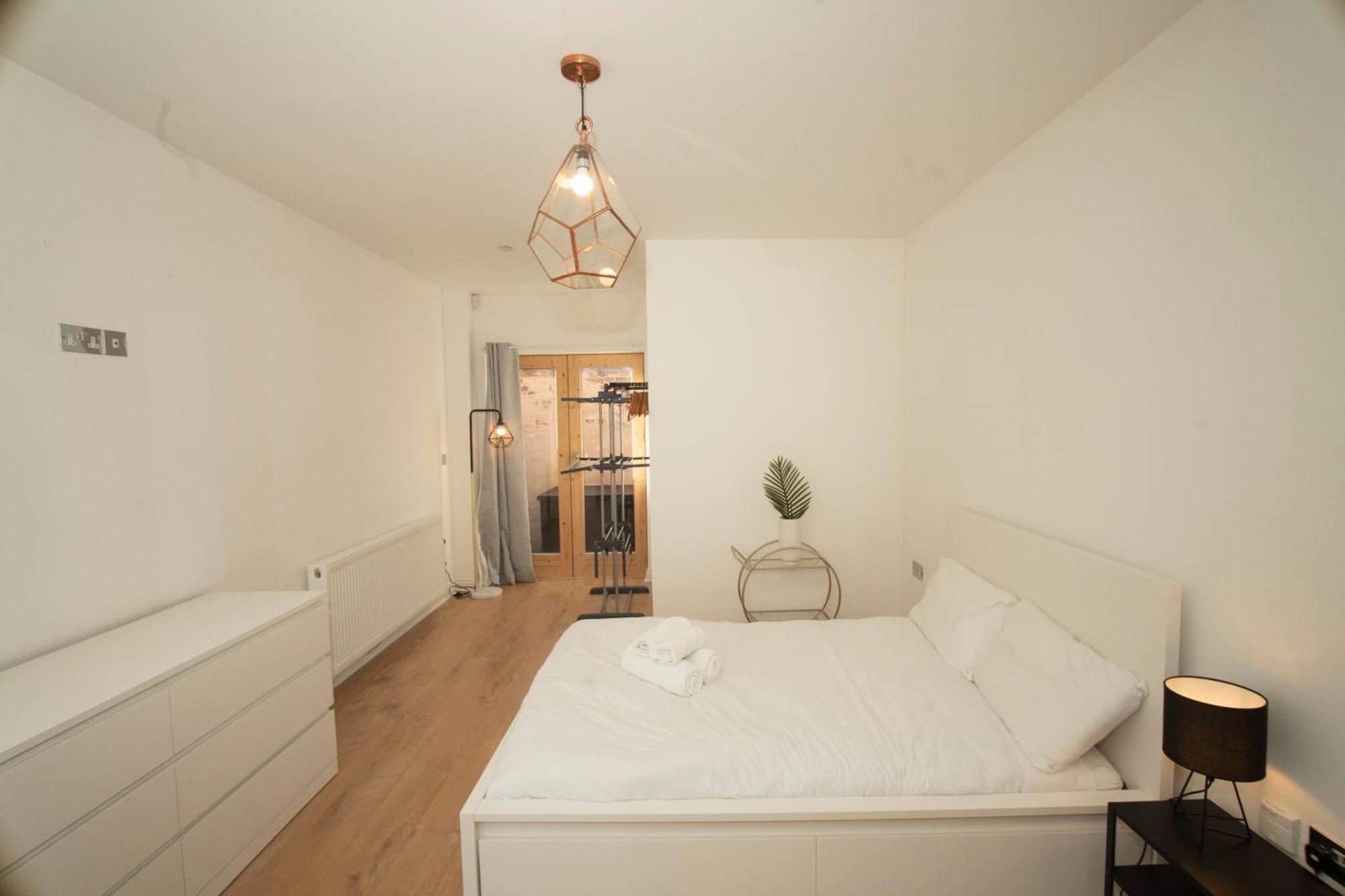 Spacious 4Br 4Ba Gated Townhouse With Balconies, Central Jq Birmingham Bagian luar foto